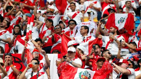 https://betting.betfair.com/football/images/Peruvian%20football%20fans%201280.jpg